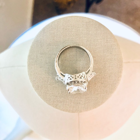 Vintage White Sapphire Statement Ring PRETTY!!! - Picture 10 of 17